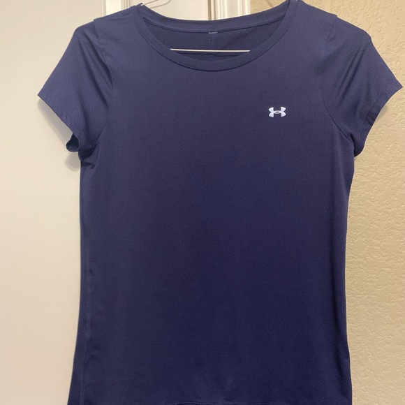 Under Armour Sports Top Size Medium - Picture 6 of 11